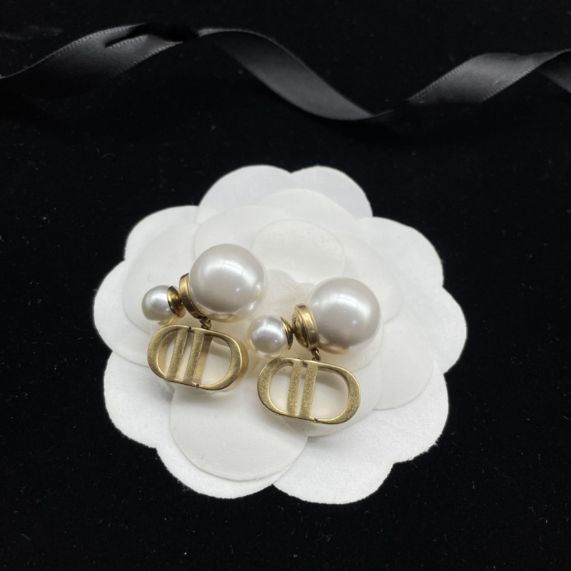 European and American fashion new D letter Butterfly titanium steel micro-inlaid zircon luxury retro designer Earrings with box.