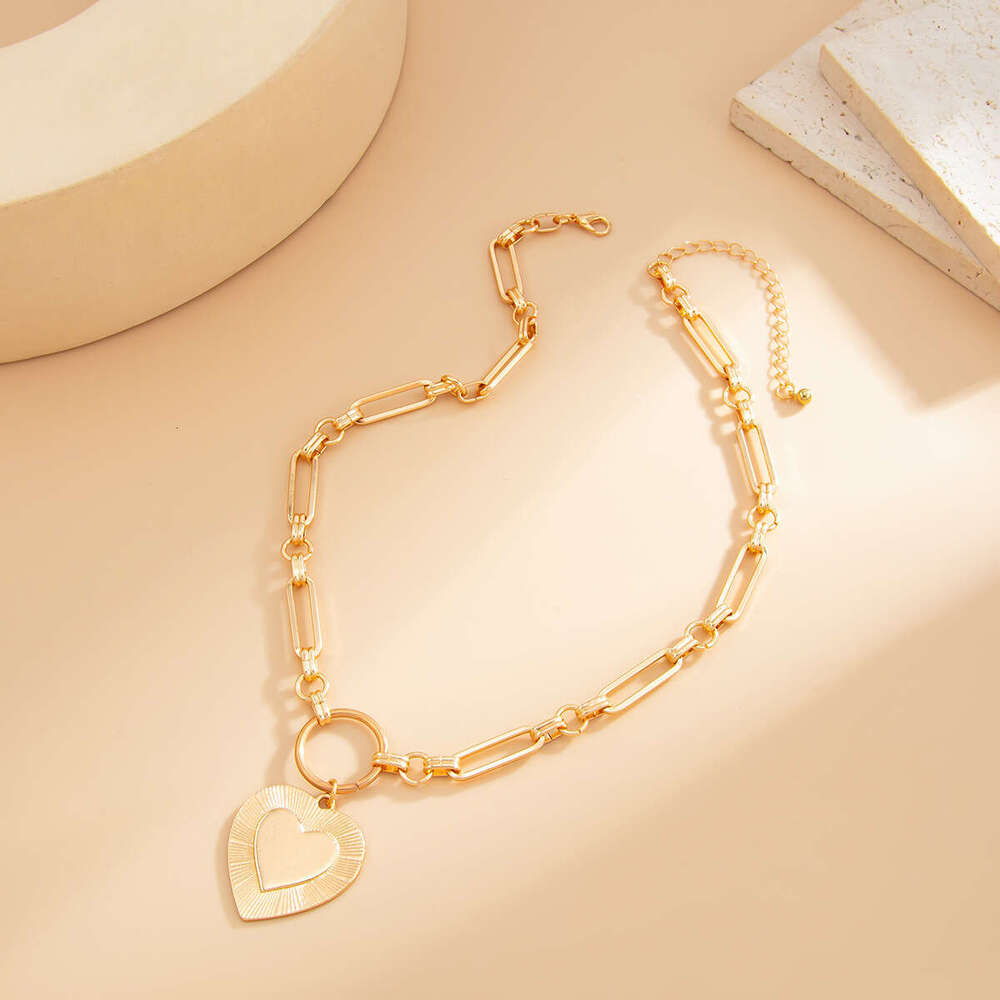 European and American New Style INS Metal Lava Pendant High-End Design Heart Collarbone Necklace