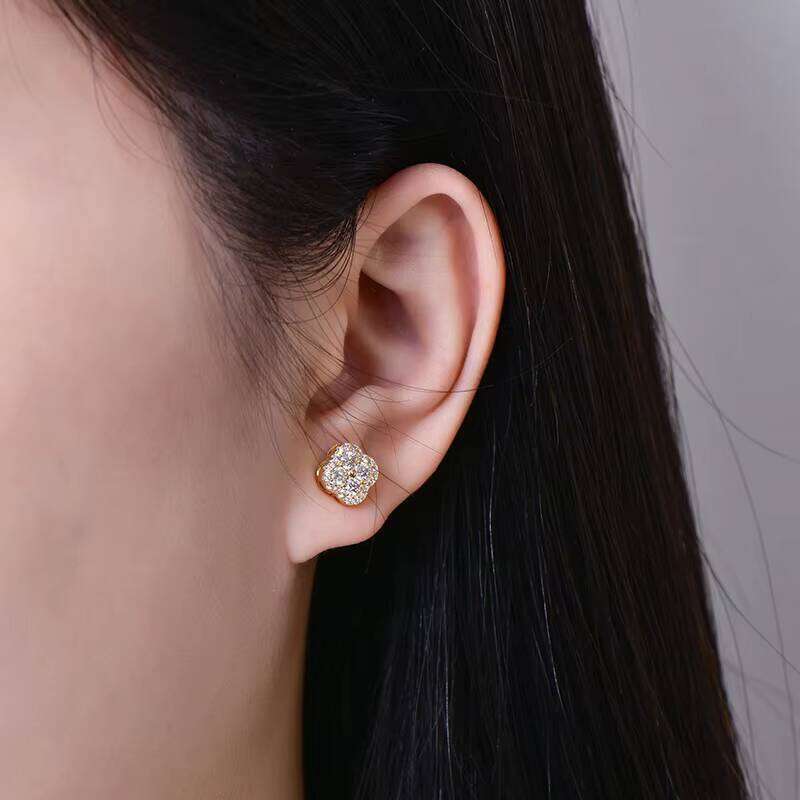 Elegant Gift Star Round D Color Vvs1 Moissanite Piercing Fashion Lucky Floral-Style Four-Leaf Clover Stud Earrings For Women