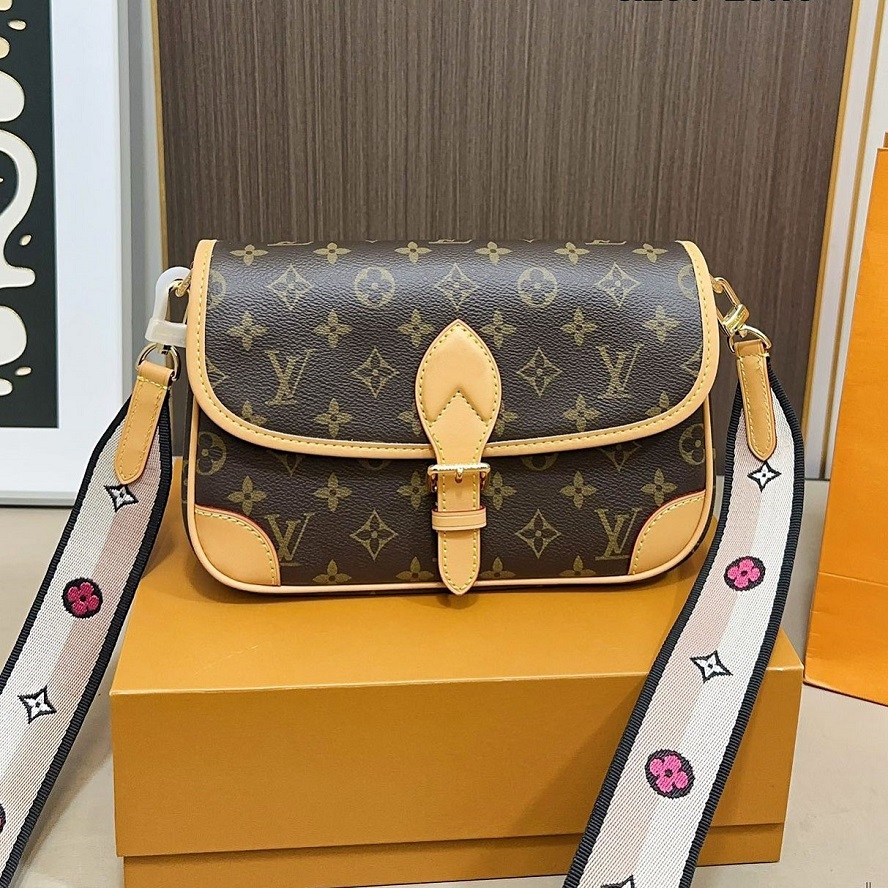 2O26 Luxury Bag Designer Brand Handbags Wallet Shoulder Bags Underarm Bags Women High-Quality Baguette Bag Fashionable Crossbody Bags Classic Monogram Canvas Bags