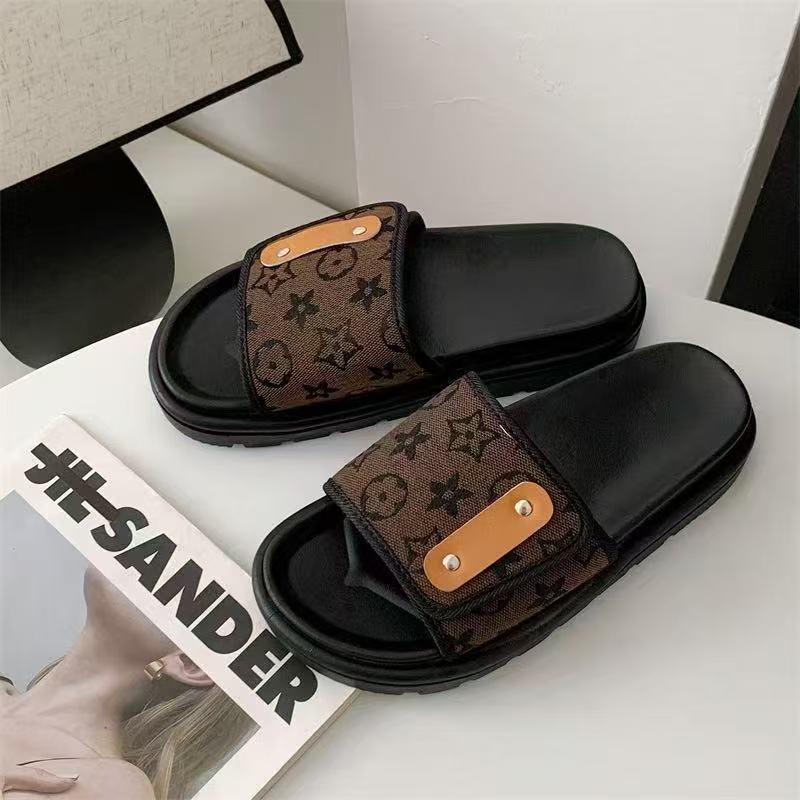 New free shipping designer slippers for mens womens flat slippers blue black brown Fashionable and versatile Wear non slip and wear-resistant slippers