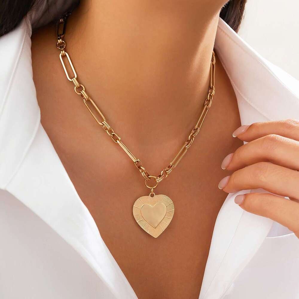 European and American New Style INS Metal Lava Pendant High-End Design Heart Collarbone Necklace