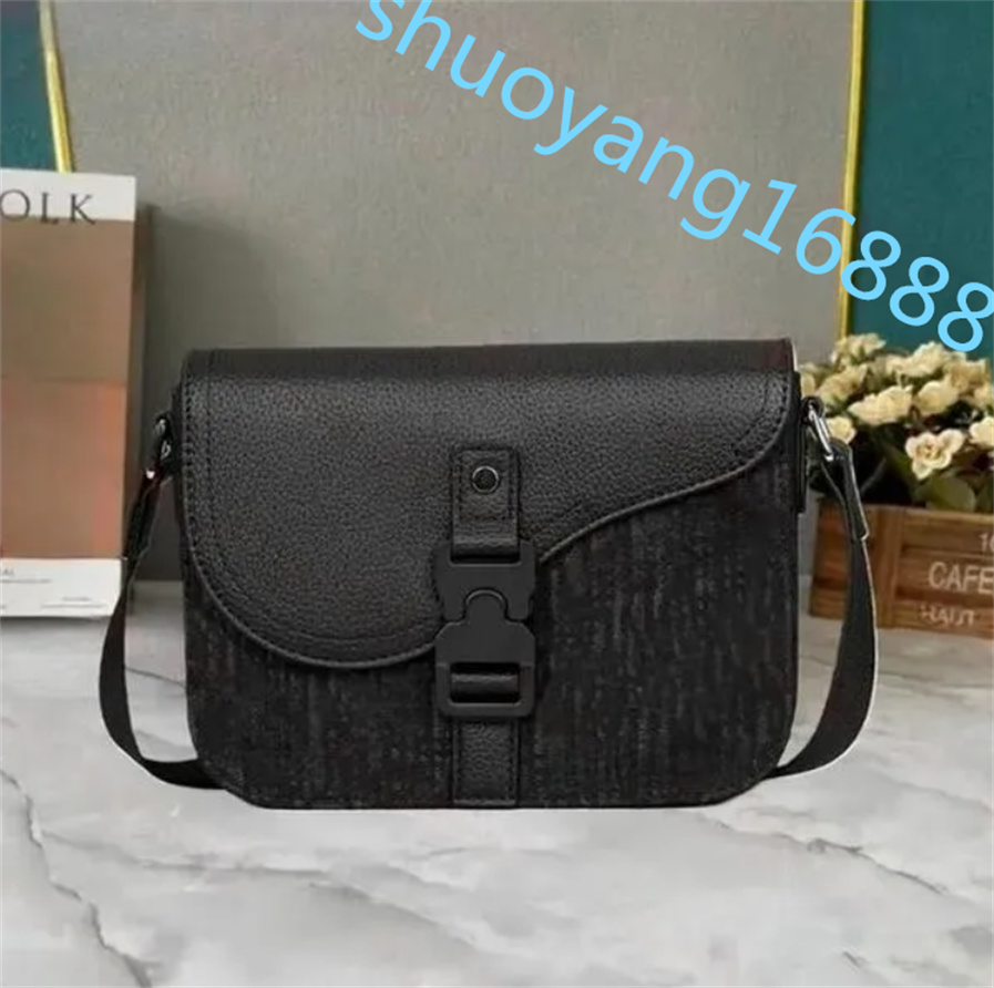 Totes Designer Handbags Bags Shoulders Bag Mens trio outdoor Luxury Designers Bag Handbags Men Leather Outdoor Messenger Bag