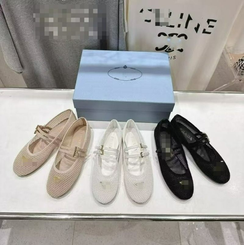New Triangular Label, Shallow Toe, Flat, One-button with Mesh Ballet Shoes