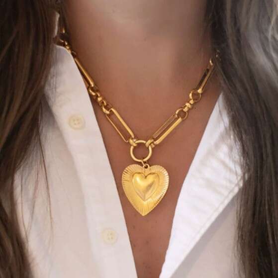 European and American New Style INS Metal Lava Pendant High-End Design Heart Collarbone Necklace