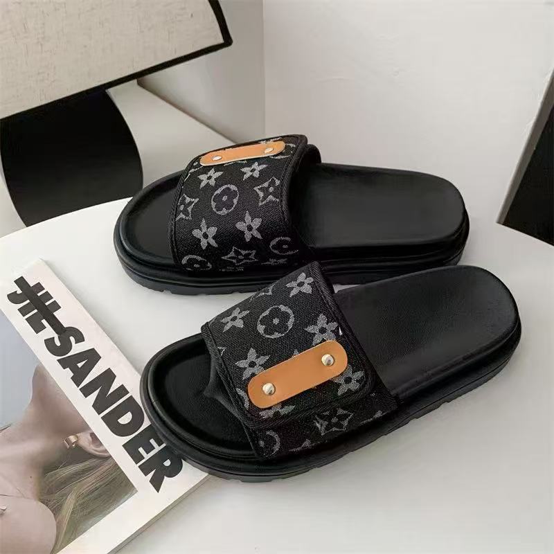 New free shipping designer slippers for mens womens flat slippers blue black brown Fashionable and versatile Wear non slip and wear-resistant slippers