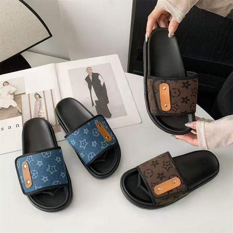 New free shipping designer slippers for mens womens flat slippers blue black brown Fashionable and versatile Wear non slip and wear-resistant slippers