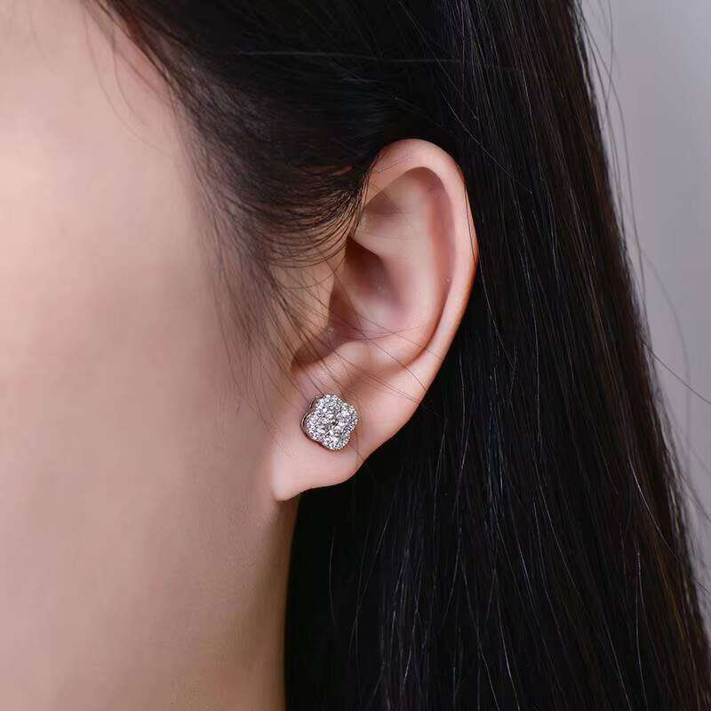 Elegant Gift Star Round D Color Vvs1 Moissanite Piercing Fashion Lucky Floral-Style Four-Leaf Clover Stud Earrings For Women
