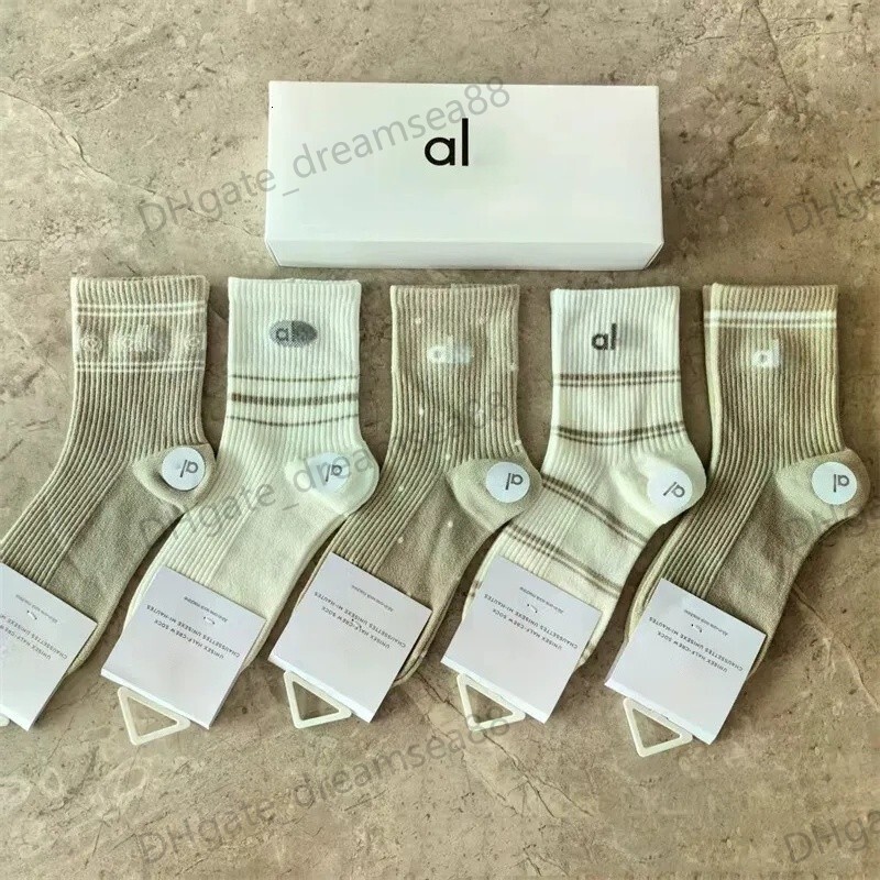New yoga men's and women's sports socks, cotton thread socks, breathable and trendy brand letter short tube cotton yoga socks qw