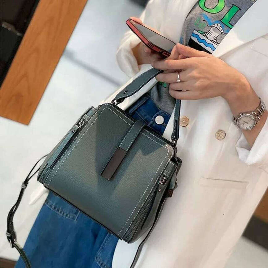 OLOEY Women's Top Layer Cow Genuine Leather Versatile Handbag Female High Quality Shoulder Ladies Commuting Crossbody Bucket Bag Large Capacity B