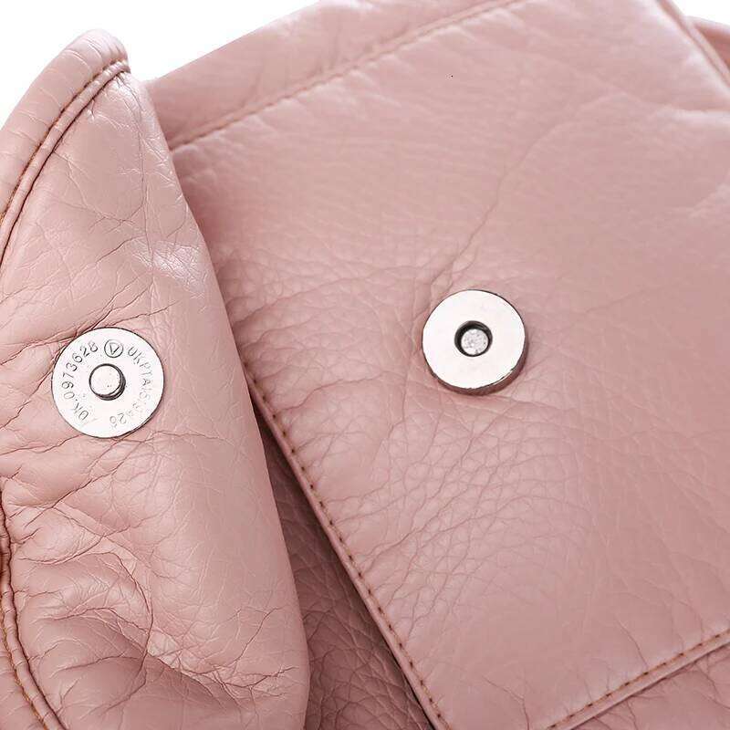 2024 New Backpack Embroidered High Quality Leather Women Fashion Embroidery Bag Large Capacity Travel Backpacks Z260204