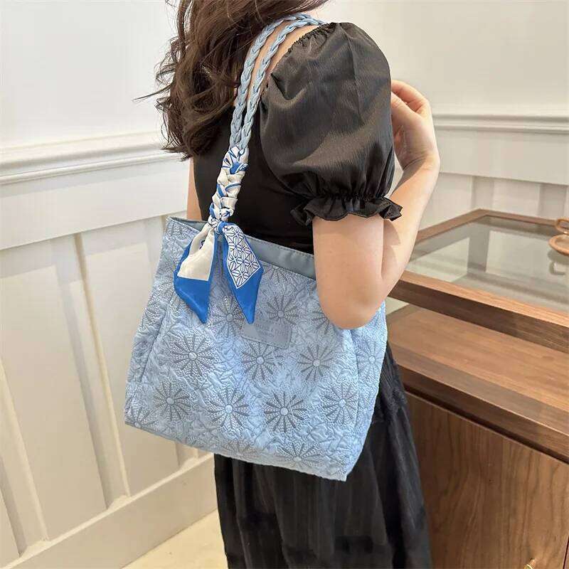 Niche National Style Embroidery Flower Shoulder Summer Autumn Ribbon Decoration Handle Women Casual Commuter Tote Bag C260204