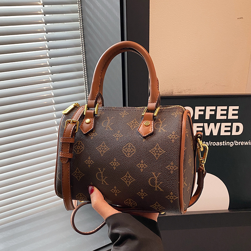 2026 New Spring Summer Mini Pillow Bag for Women Trendy Handheld Versatile Super Popular Coin Phone Bag Crossbody & Shoulder Bag