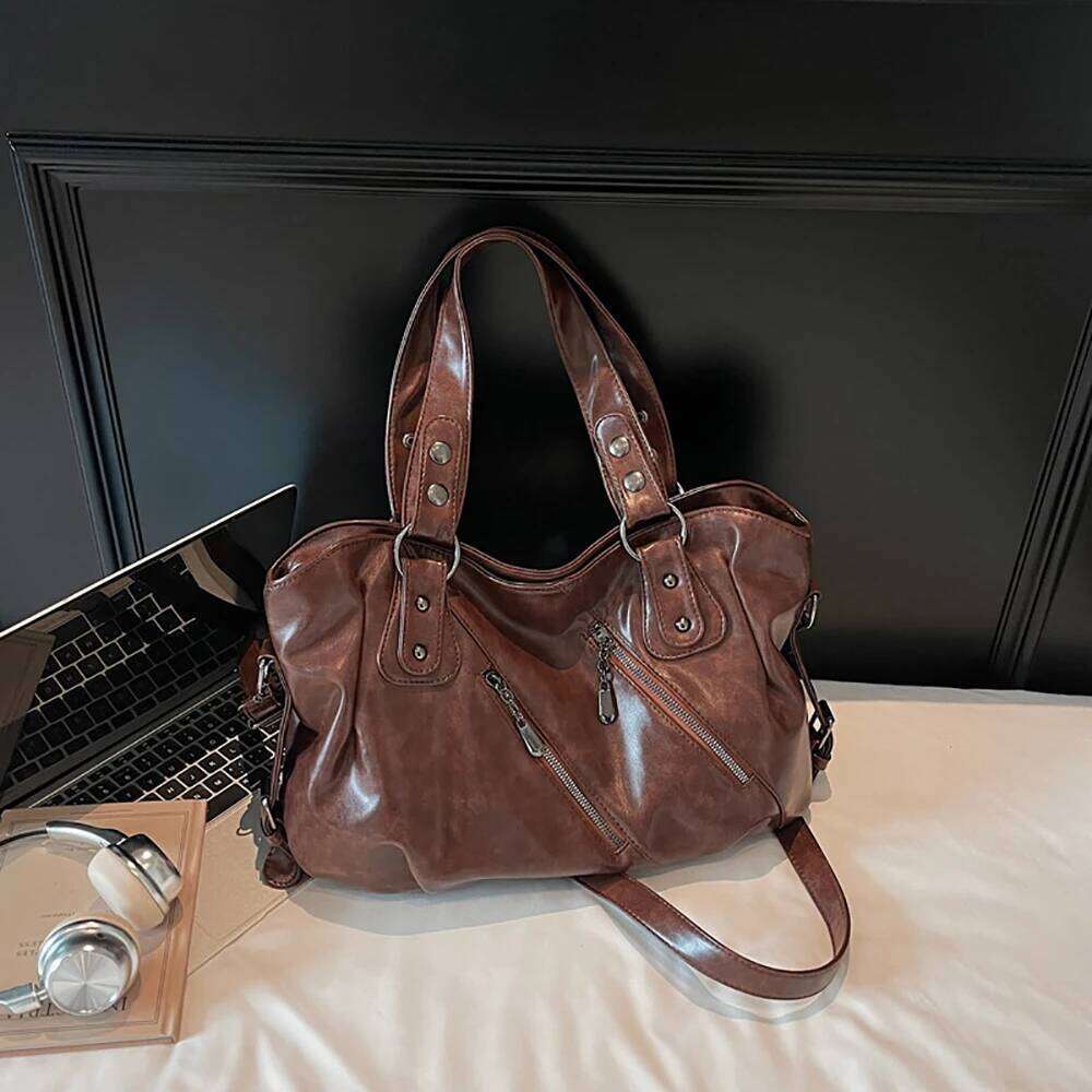 Glossy PU Designed Rivet Zipper One Shoulder Bag Large Capacity Versatile Tote Bags Delicate Soft All-Match Crossbody Packs C260204