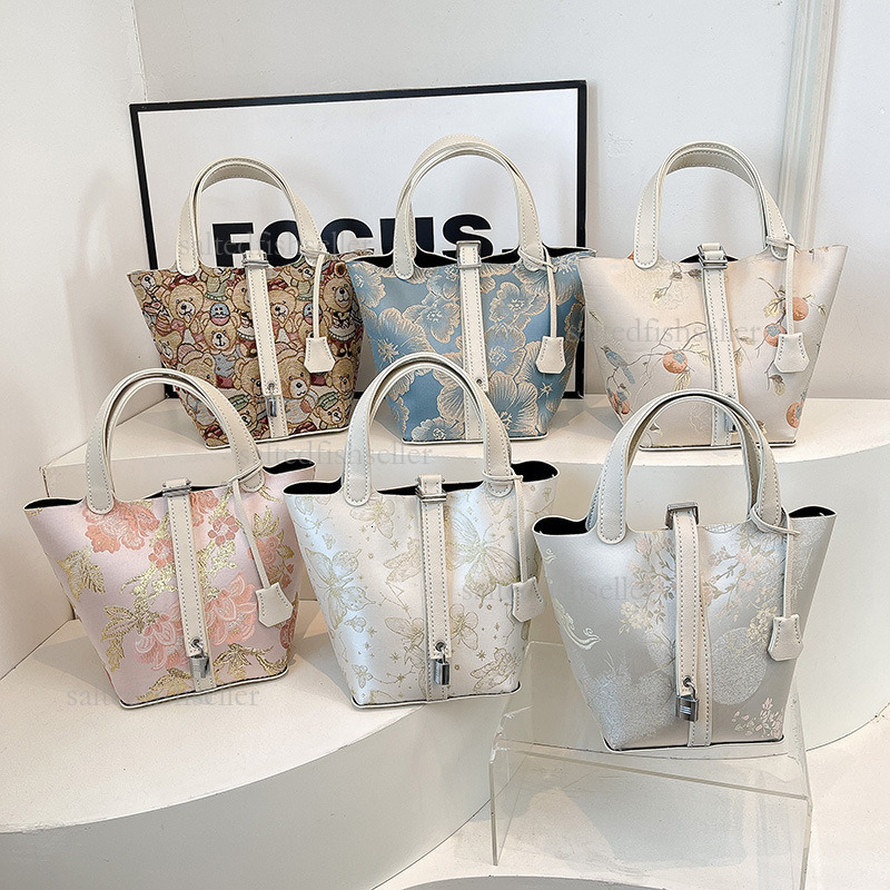 2026 New Handheld Chinese Style Underarm Bag For Women Luxury Summer Embroidery Small And Versatile Single Shoulder Handbag Trendy Versatile Shopping 