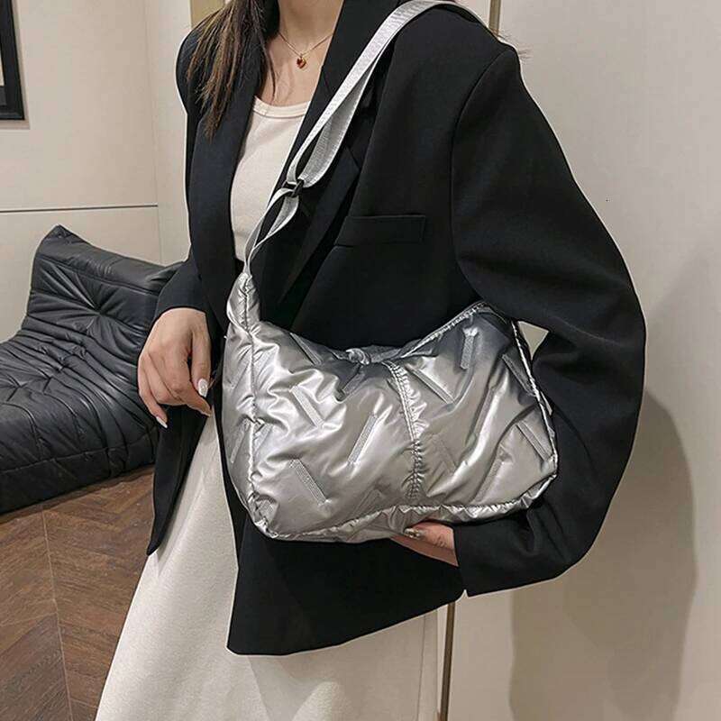 Fashion Puffy Hobo Down Handbags Women Quilted Tote Large Capacity Padded Shoulder Casual Winter Commuting Bag C260204