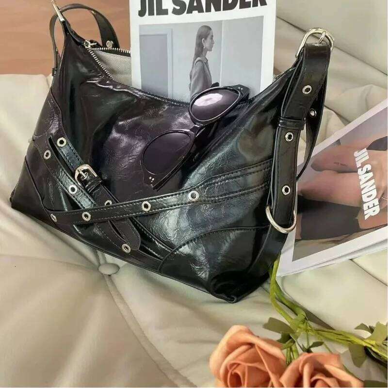 New American Hottie Motorcycle Oil Wax Punk Style One-shoulder Tote Large Capacity Commuting Crossbody Bag C260204
