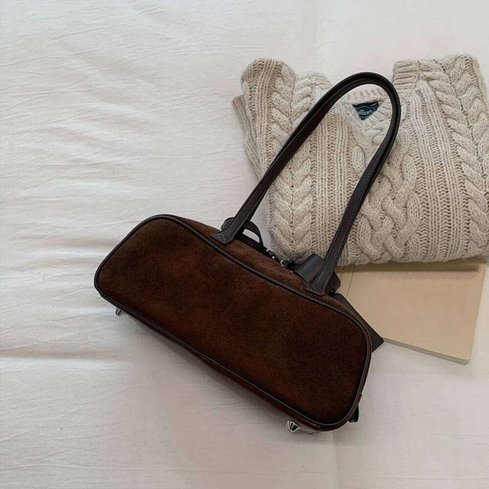 Retro Hand-Held Bowling for Women's Autumn and Winter New Fashion Trend Suede Underarm Bag, Niche Commuting Bag C260204