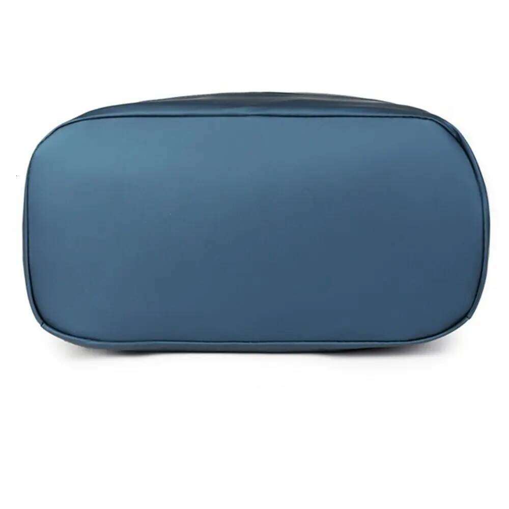 Large capacity Men Lightweight Portable Men's Bags Multi layer Waterproof Business Backpack School Use Z260202