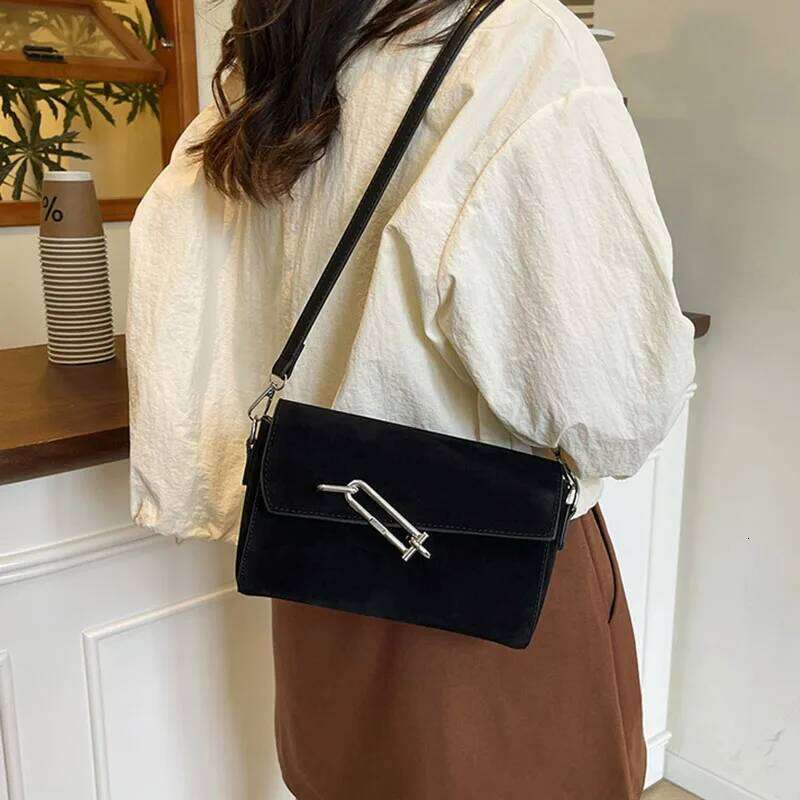 Autumn And Winter Crossbody Box Ladies' Small Square Frosted Design Fashion Lock Buckle Retro Shoulder Bag C260204