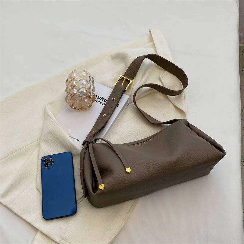 Hot Sale New Bucket Bags for Women 2025 Autumn Winter Trend Vintage Designer Leather Zipper Crossoby Handbags and Purses C260204