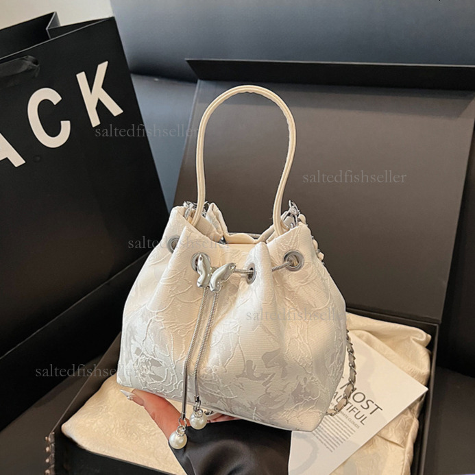 2026 New Popular Women's Shoulder Bag Luxury Fashion Style Western Style Chain Crossbody Bag Large Capacity Drawstring Handbag Shopping Bag Chine