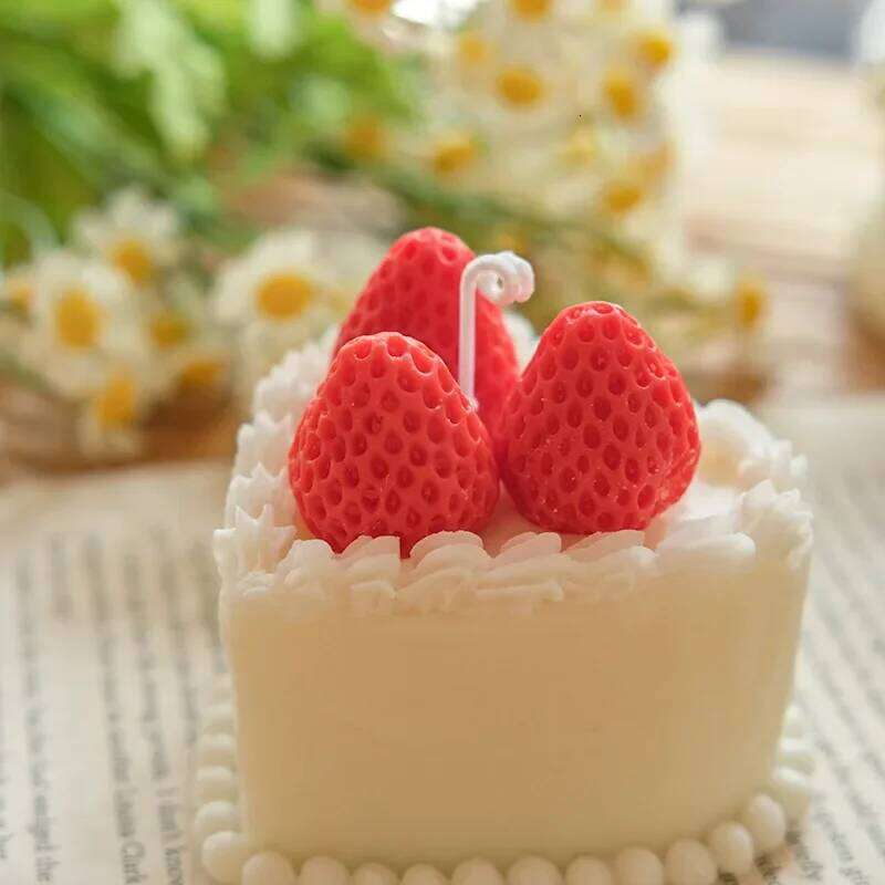 Strawberry Cream Cake Aromatherapy Candle Hand Gift Home Decoration S260204