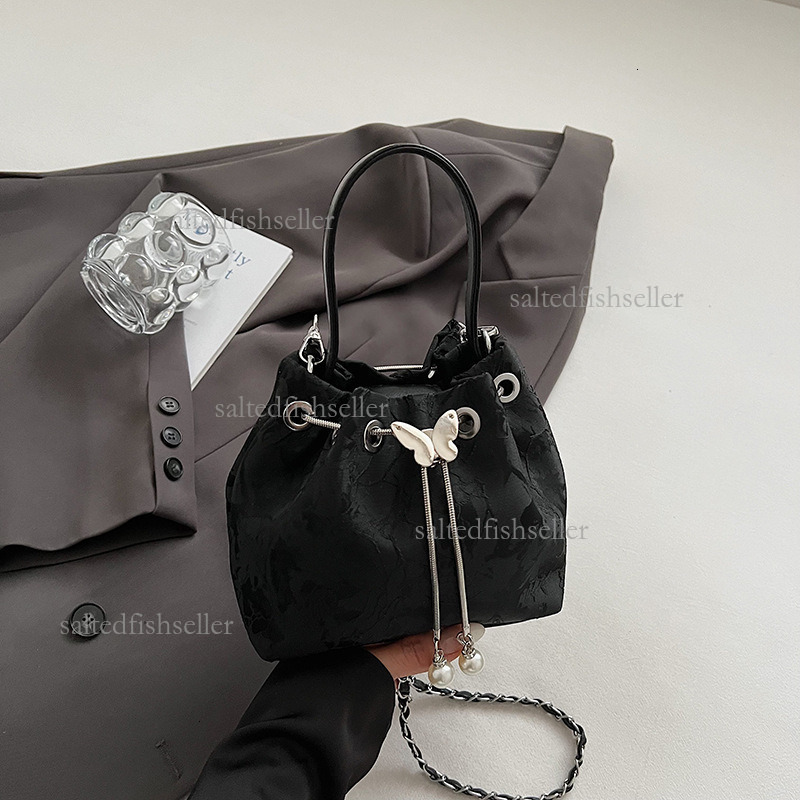 2026 New Popular Women's Shoulder Bag Luxury Fashion Style Western Style Chain Crossbody Bag Large Capacity Drawstring Handbag Shopping Bag Chine