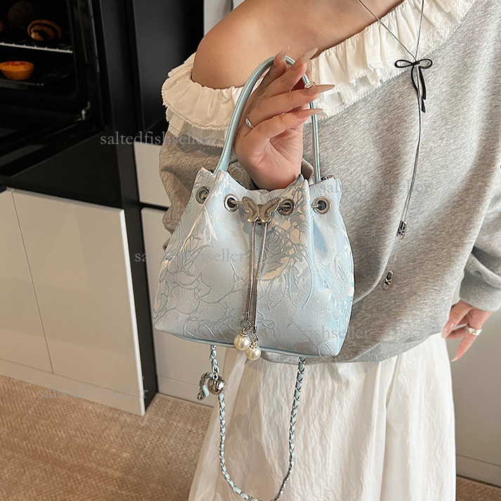 2026 New Popular Women's Shoulder Bag Luxury Fashion Style Western Style Chain Crossbody Bag Large Capacity Drawstring Handbag Shopping Bag Chine