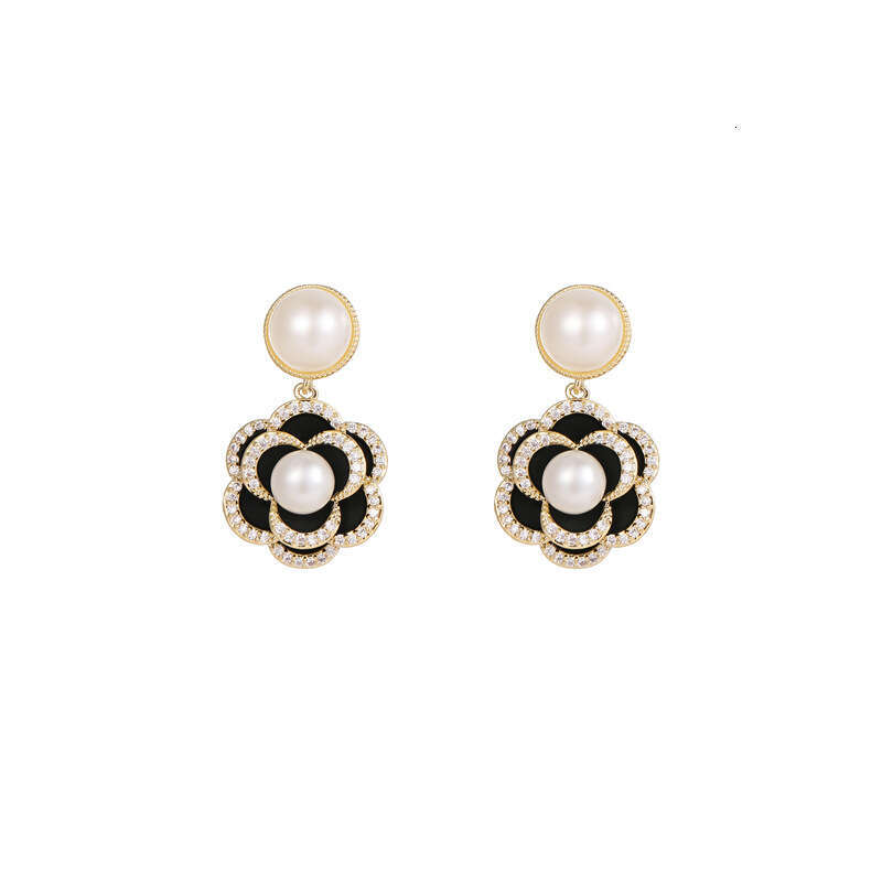 Fresh French Retro Camellia Pearl Earrings Fashion High-end Light Luxury Studs Socialite Elegant Exquisite Ear Jewelry