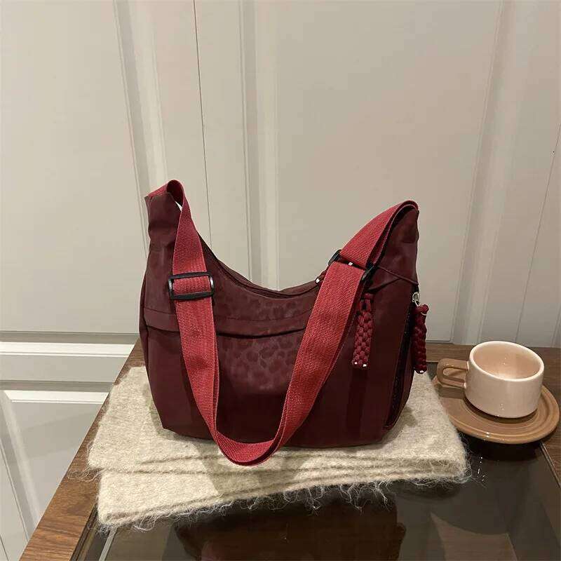 New Fashion Leopard Print Crossbody Women Large Capacity Hobo Shoulder Bag Lightweight Casual and Versatile Storage Bags C260204