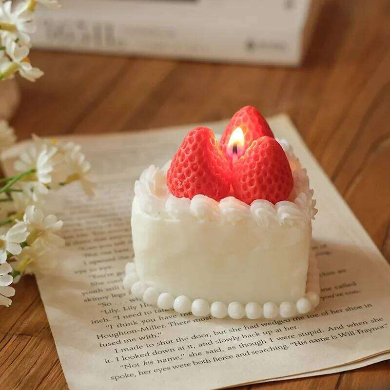 Strawberry Cream Cake Aromatherapy Candle Hand Gift Home Decoration S260204