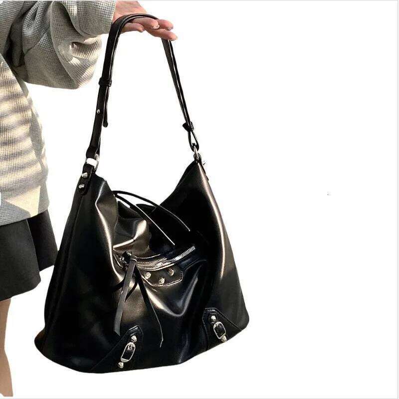 Large Capacity Y2k Women's Shoulder Bags Commuter Pu Leather Cool Hot Girls Crossbody Bag Lock Decoration Female Tote Handbags C260204