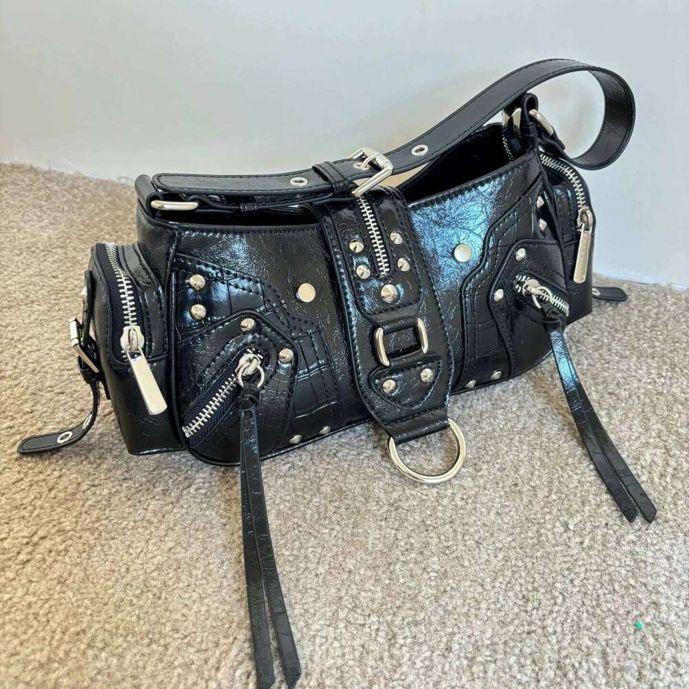 Oil Wax Leather Vintage Rivet Underarm Motorcycle Bag Cool For Elegant Outfits Daily Commute Casual Outings C260204