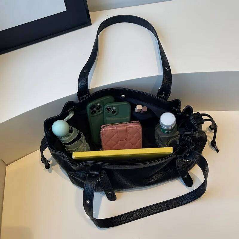 Women's Designer Handbag Korean Style Tote Luxury Large Capacity Underarm Fashion Drawstring Shoulder Bag for Office C260204