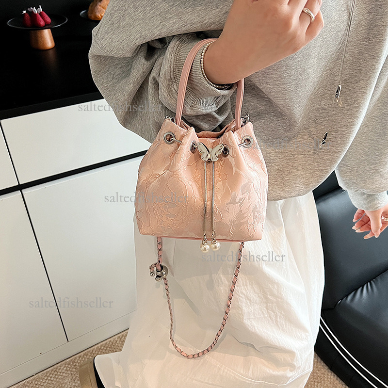 2026 New Popular Women's Shoulder Bag Luxury Fashion Style Western Style Chain Crossbody Bag Large Capacity Drawstring Handbag Shopping Bag Chine