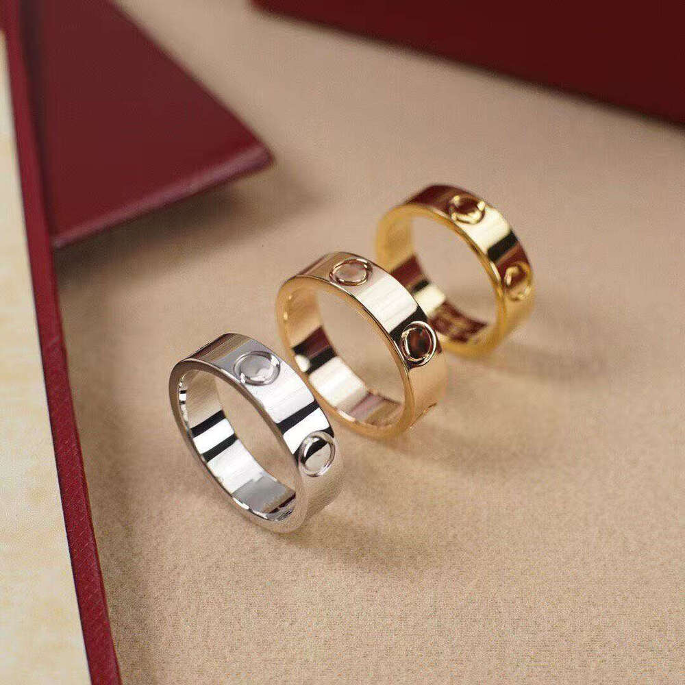 Luxurys Designer Ring for Women Classic Fashion and Exquisite Love Rings Trend Band Simple Personality Style Romantic Jewelry holiday fashionable love ring