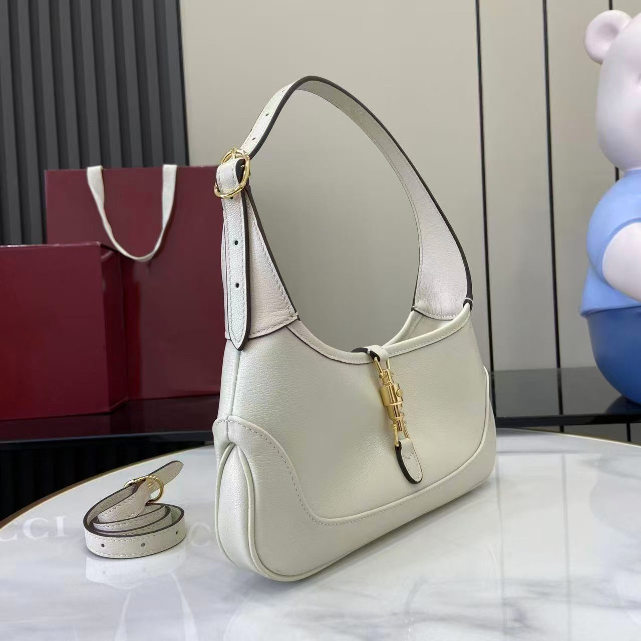 High quality designer women's large capacity suede bucket bag, fashionable casual style crossbody bag/shoulder bag