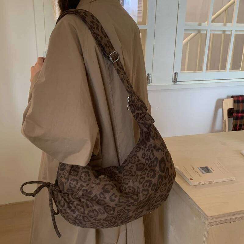 Korean Niche Design Leopard Print Commuter 2025 New Trendy Fashion Shoulder Large Capacity Casual Crossbody Bag 2575TDD C260204