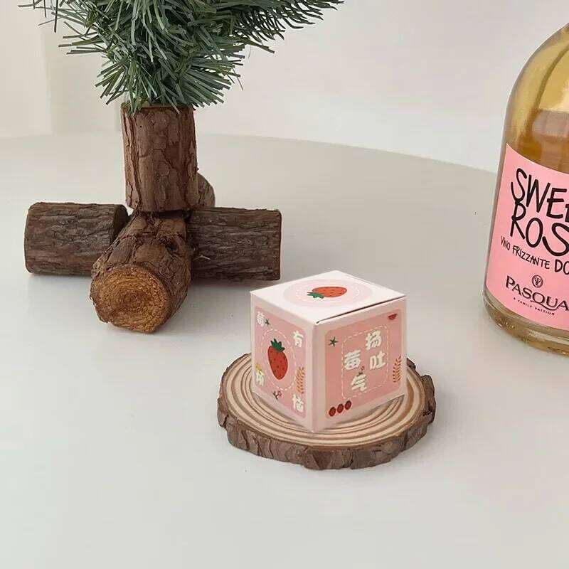 Christmas Lovely Red Strawberry Aromatherapy Candle Girls Bedroom Room Tabletop Fruit Scented Decoration Wedding Souvenirs Gift S260204