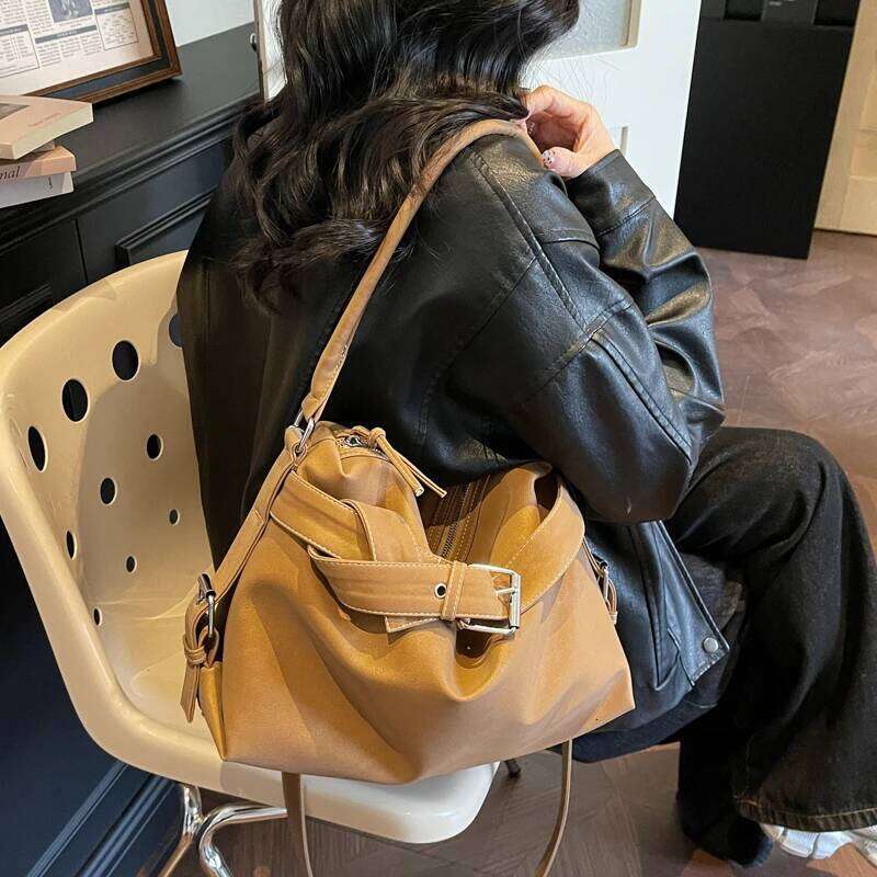 Large Capacity Soft Leather Tote Fashion Belt Handbag New Shoulder Messenger Retro Hot Girl Motorcycle Bag C260204