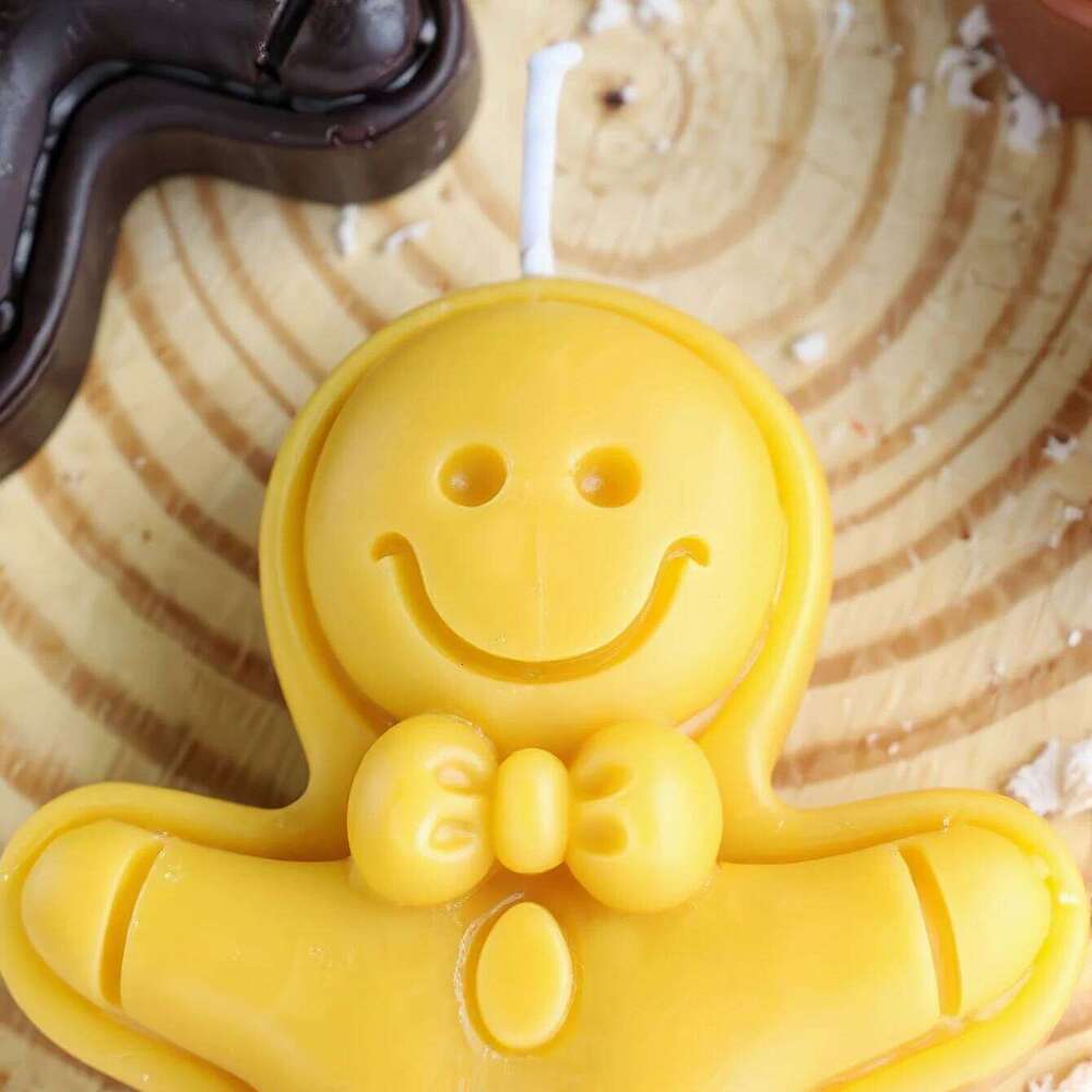 Christmas Gingerbread Man Scented Cute Decorative Aromatherapy Candle, Festive Gift for Home Party Table Decor, Holiday S260204