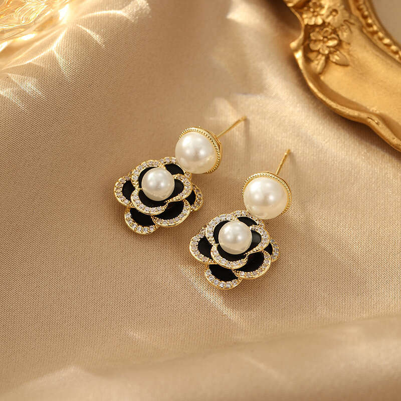 Fresh French Retro Camellia Pearl Earrings Fashion High-end Light Luxury Studs Socialite Elegant Exquisite Ear Jewelry