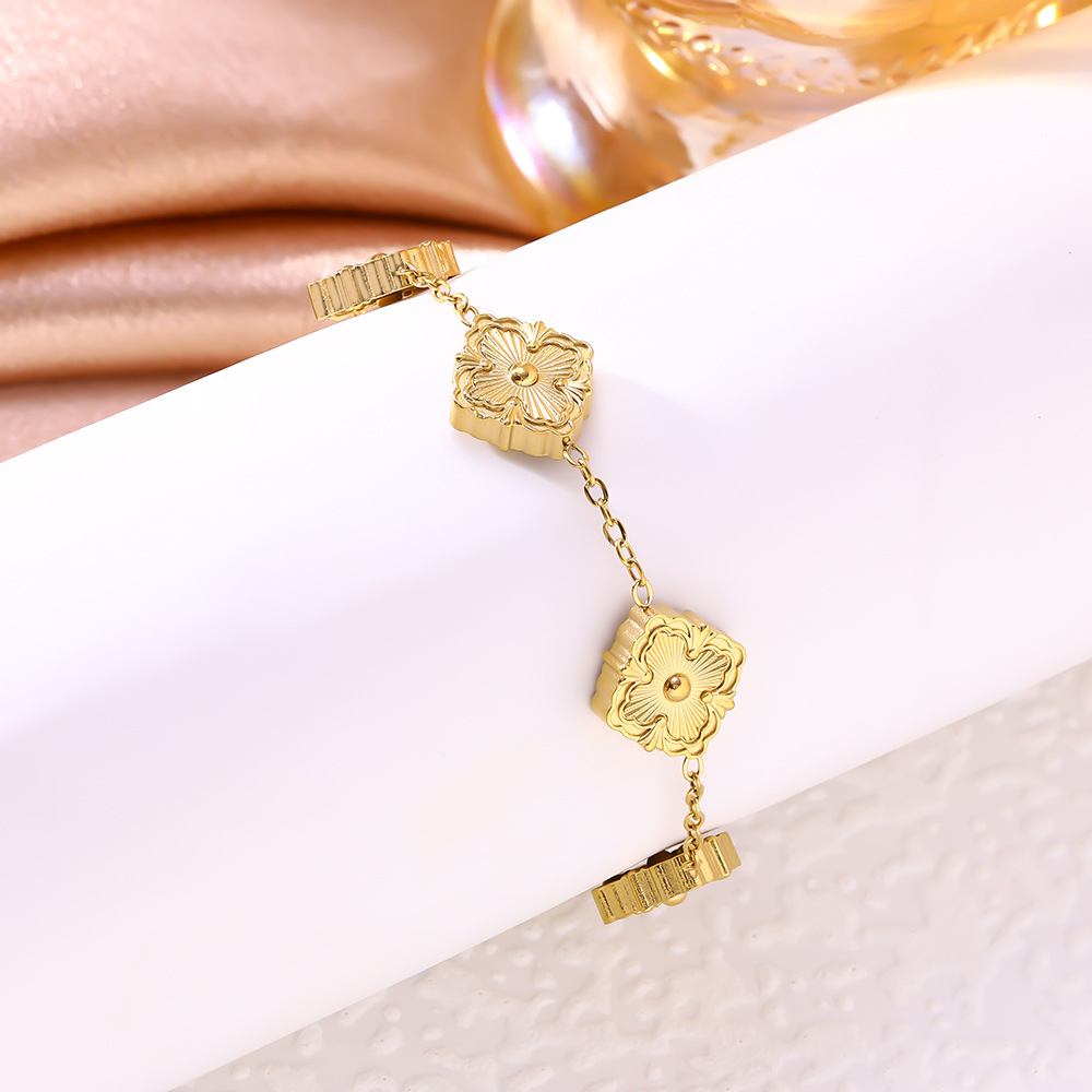Cross-Border Hot-Selling New Simple Personality Titanium Steel Rhombus Four-Leaf Clover 13 Bulk Flower Bracelet for Women Factory In-Stock Wholesale - view 5