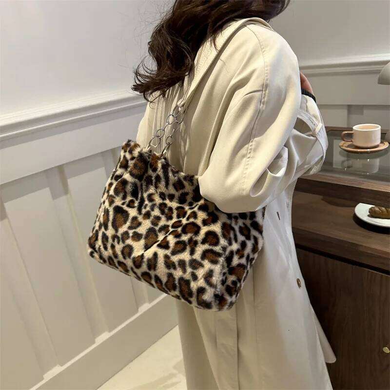 Vintage Leopard Ladies Plush Tote Bags Large Capacity Portable Women's Faux Fur Shoulder Bag Furry Casual College Girls Handbags C260204