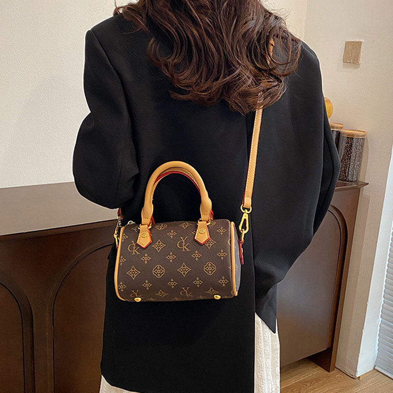 2026 New Spring Summer Mini Pillow Bag for Women Trendy Handheld Versatile Super Popular Coin Phone Bag Crossbody & Shoulder Bag