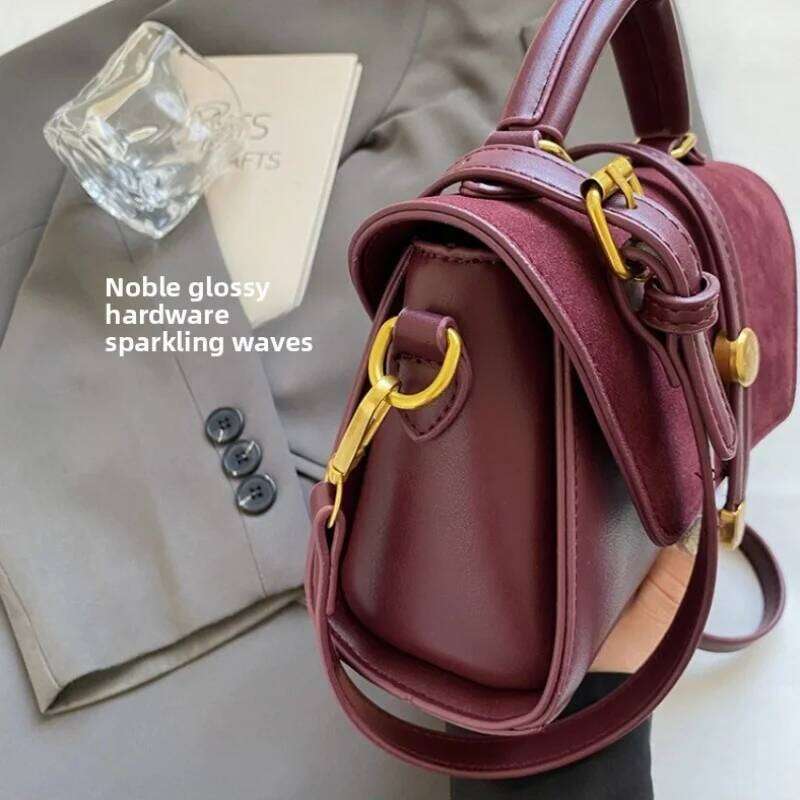 Elegant Faux Handbag with Adjustable Strap Golden-Tone Hardware and Flap Closure - Trendy Commuting Hobo Crossbody Bag for Women C260204