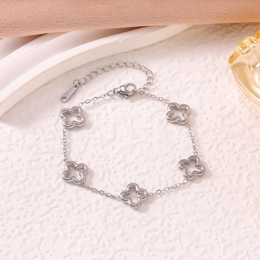Cross-Border Hot Selling Vacuum Plated 18K Gold Titanium Steel Hollow Four-Leaf Clover Bracelet Necklace Set for Women Factory In-Stock Wholesale - view 5