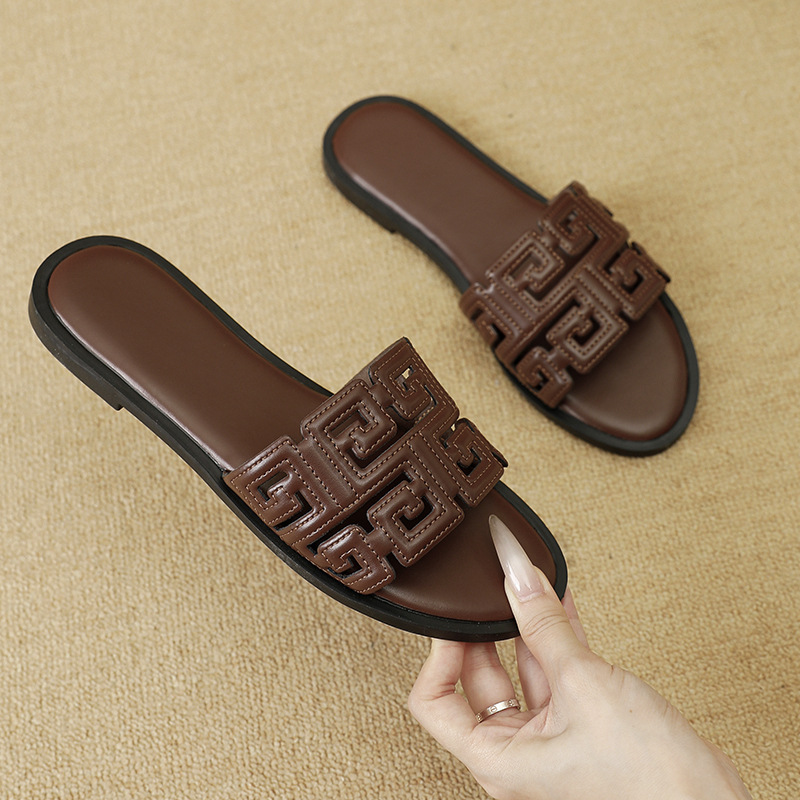 Summer Women'S Shoes Fashion Women'S Sandals A Foot Thrumming Women'S Shoes Wearing Slippers Flat Low Heel Round Head 2026
