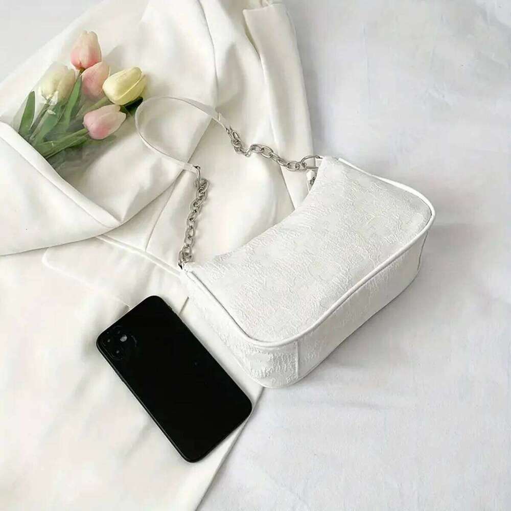 This white elegant gentle chain underarm bag for women is foreign-style, simple and small square bag. It's fashionable a C260204